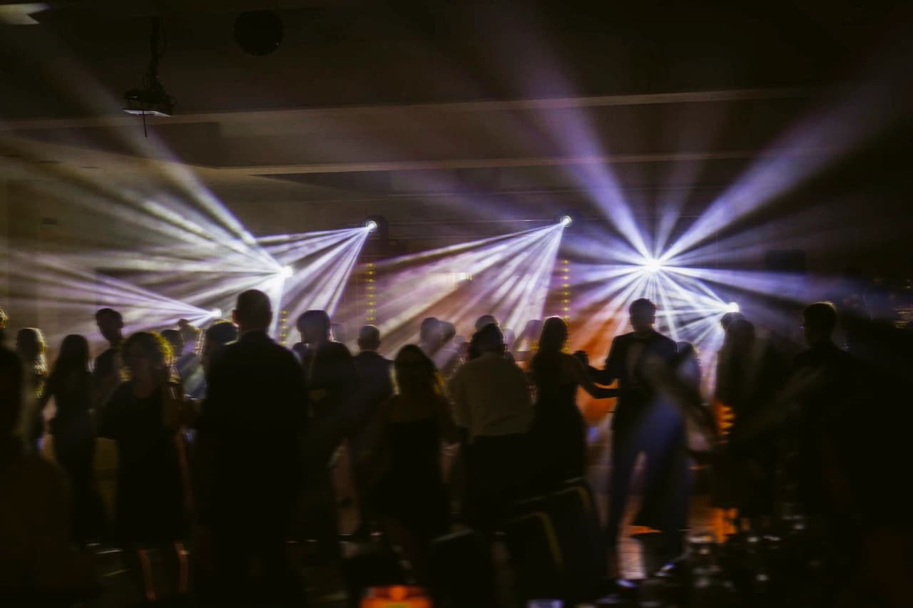 Sala przygotowana na uroczysty bal