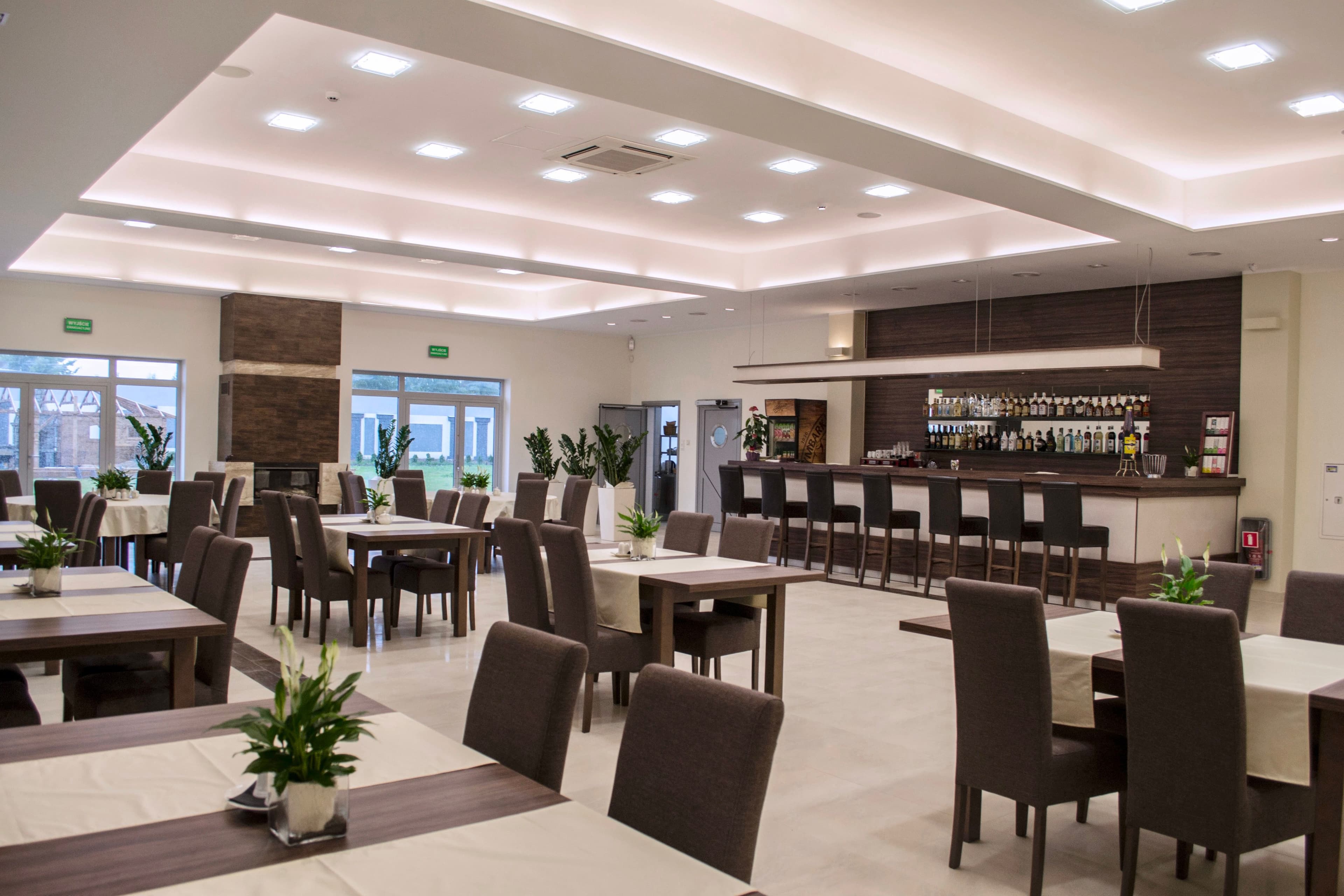 Sala restauracyjna #1 z barem